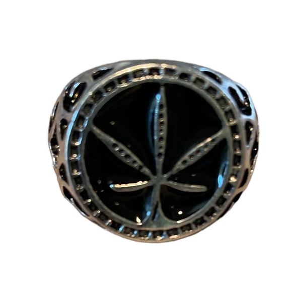 Silver Tone Vintage Style Leaf Decor Unisex Ring - Picture 6 of 8